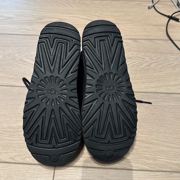 Black Ugg ankle boots - Picture 4 of 8